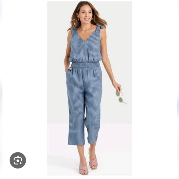 A new day size XXL cropped jumpsuit. Blue and white pinstripes with tied shoulde - Picture 7 of 11